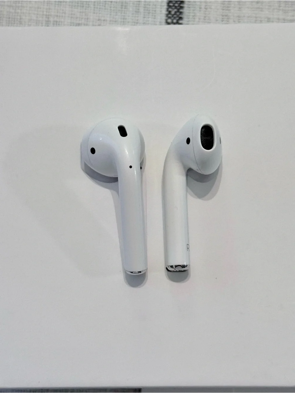 Apple AirPods (2nd Gen) with Charging Case